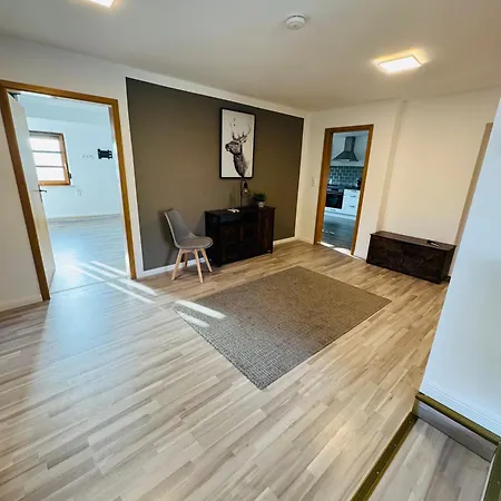 アパート An Der Kirche